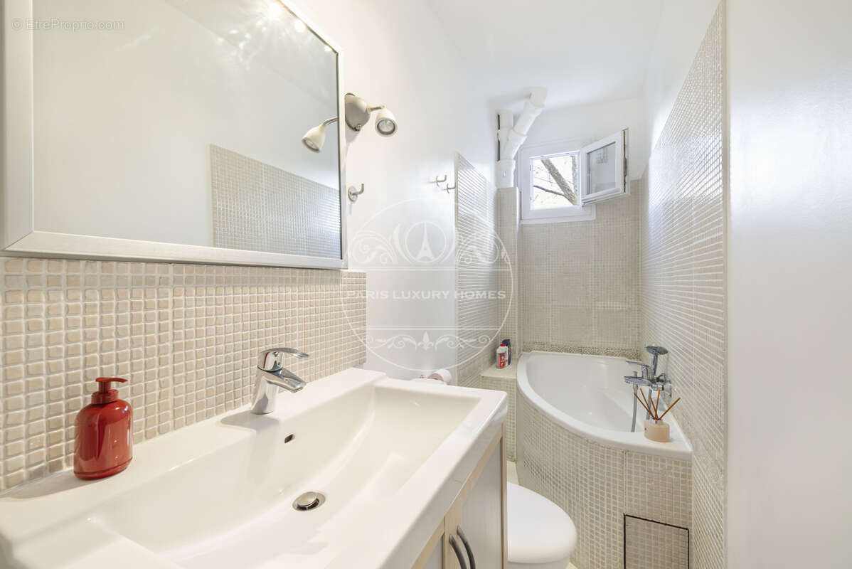 Appartement à LEVALLOIS-PERRET