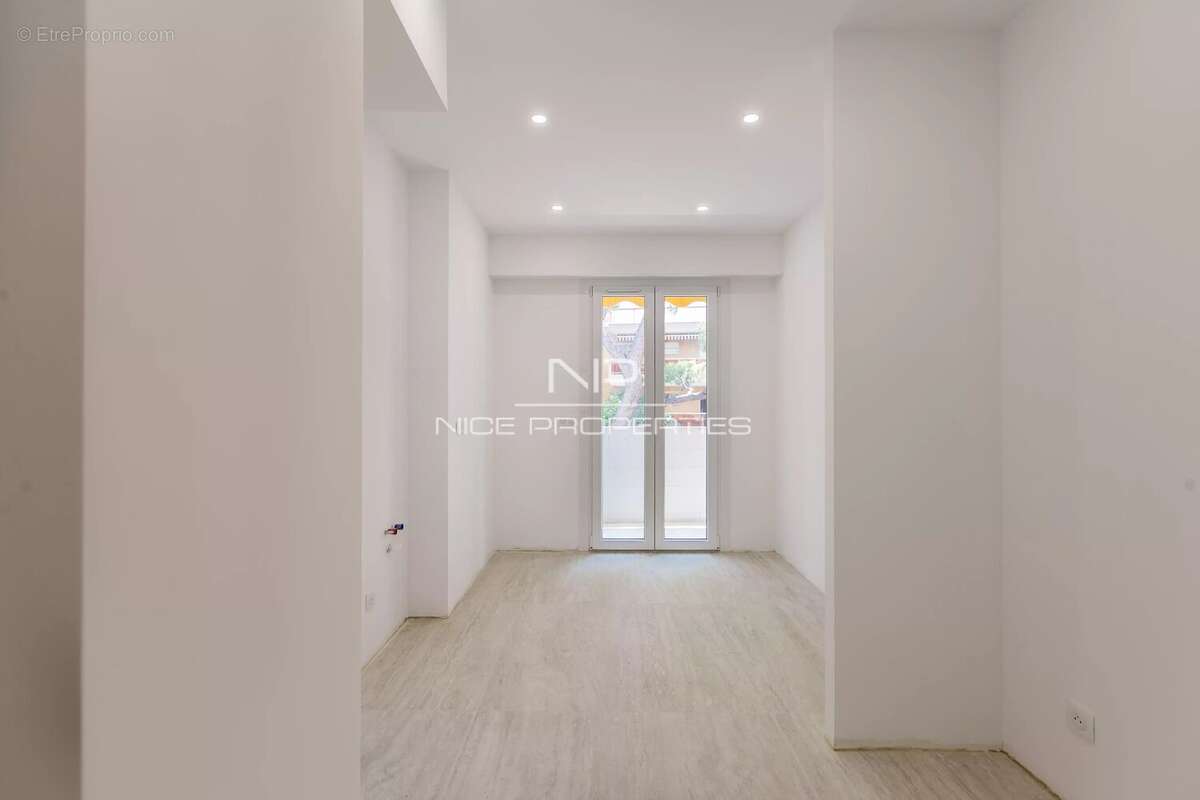 CAP D'AIL : Appartement 3 pièces avec terrasses, à rénover, dans résidence avec piscine et gardien - photo 11
