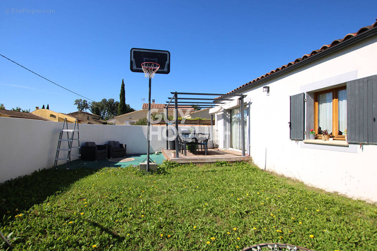 Maison à ENTRAIGUES-SUR-LA-SORGUE