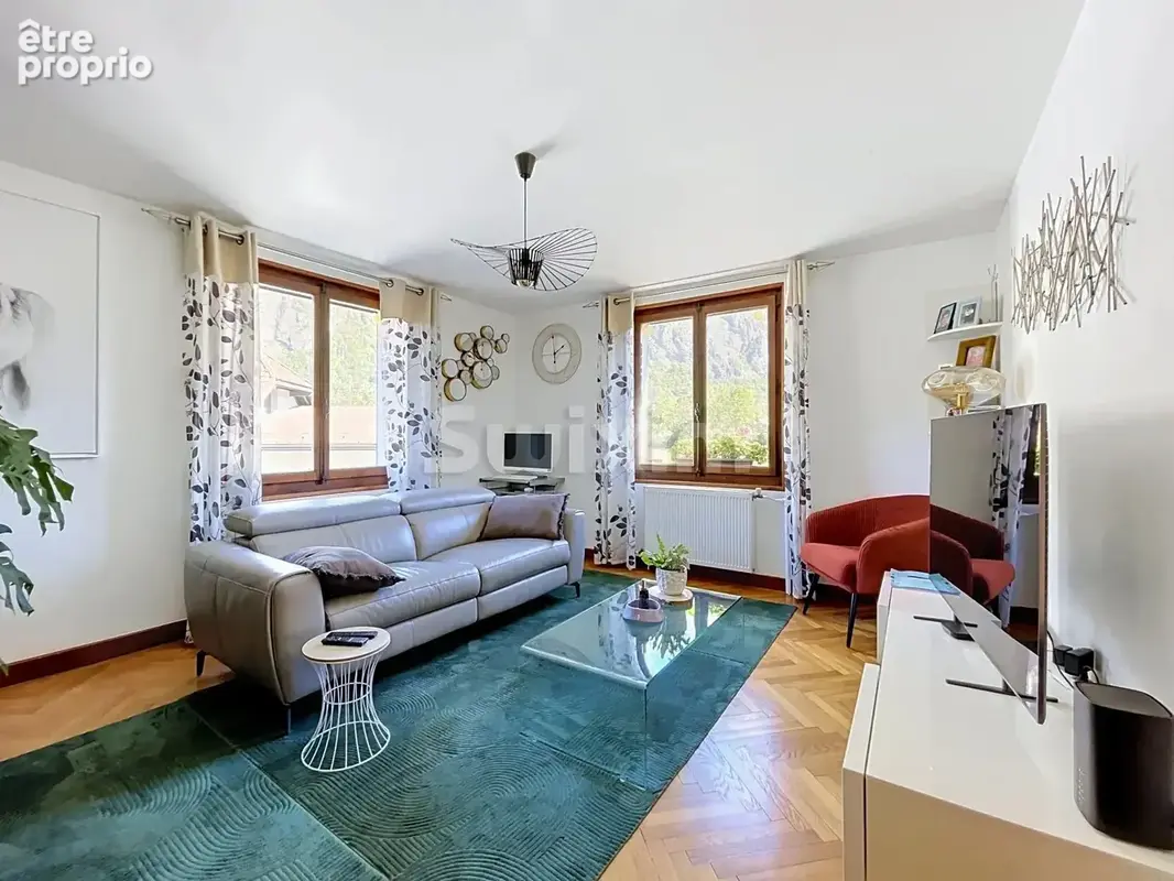 MAGLAND – Beau F3 avec annexes et stationnements - photo 1