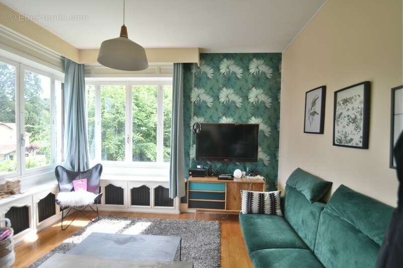 Maison à COURS-LA-VILLE