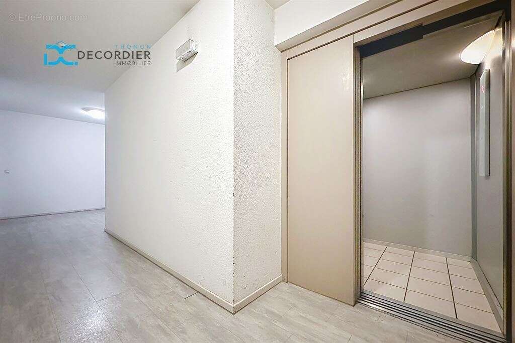 T3 lumineux de 61,35m² – proche centre-ville & gare – cave - 2 parkings couverts ! - photo 16