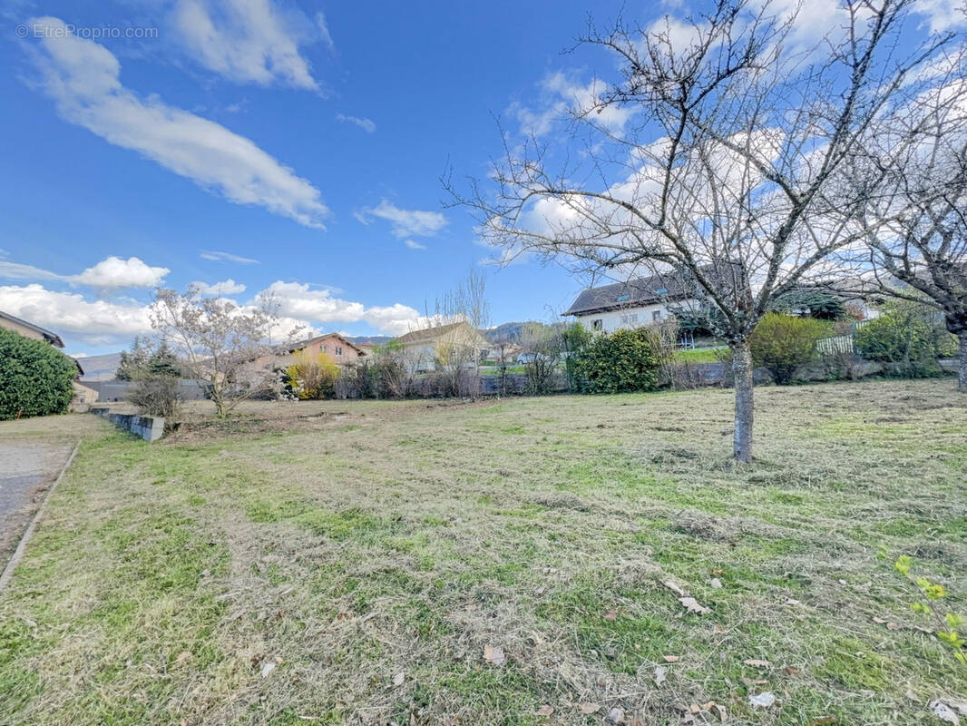 Terrain à BONS-EN-CHABLAIS