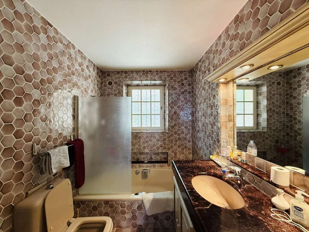 Maison à CHATEAUNEUF-GRASSE