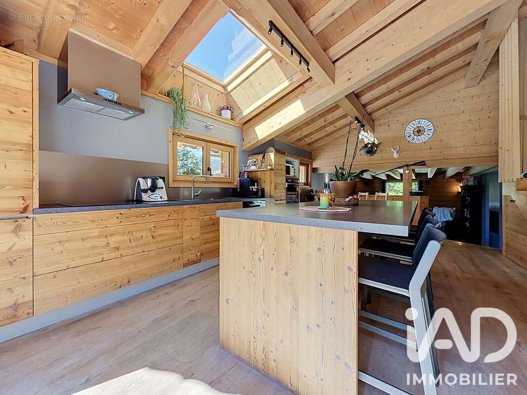 188 m² à Araches-La-Frasse  - photo 4