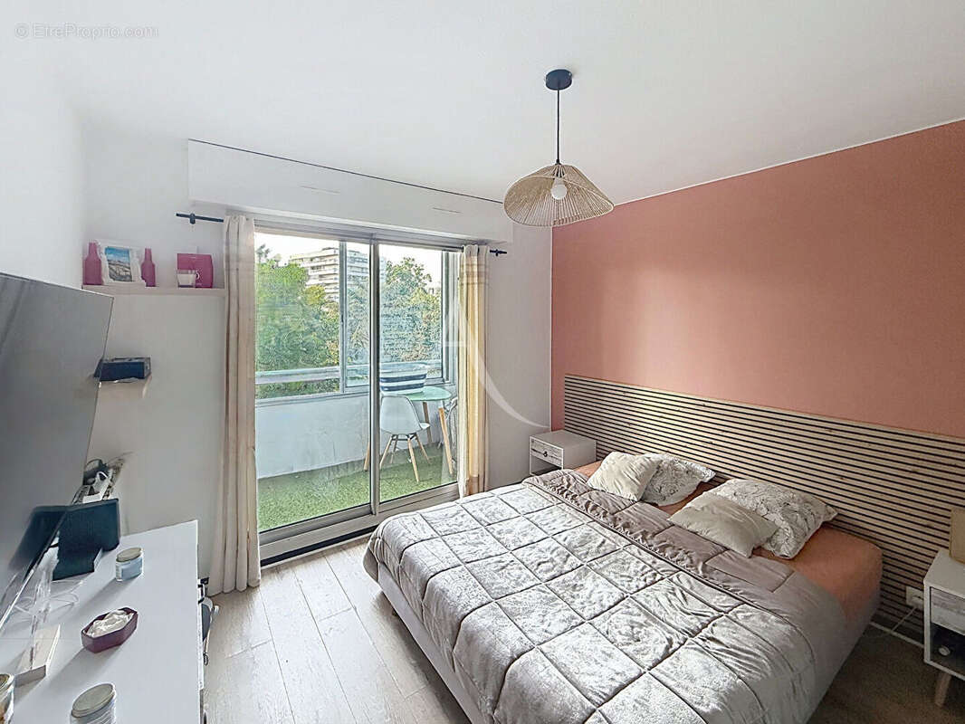 Pau, Appartement  T4 ,3 chambres avec caves,garage - photo 7
