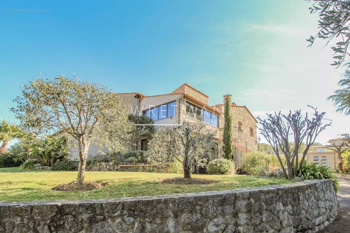 Magnifique villa familiale de 6 chambres, belle piscine et pool house, vues panoramiques à couper le souffle - Peyminade - photo 40