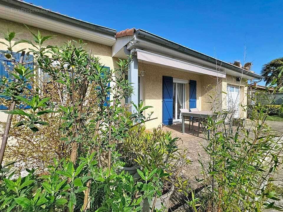 Maison à LUZINAY