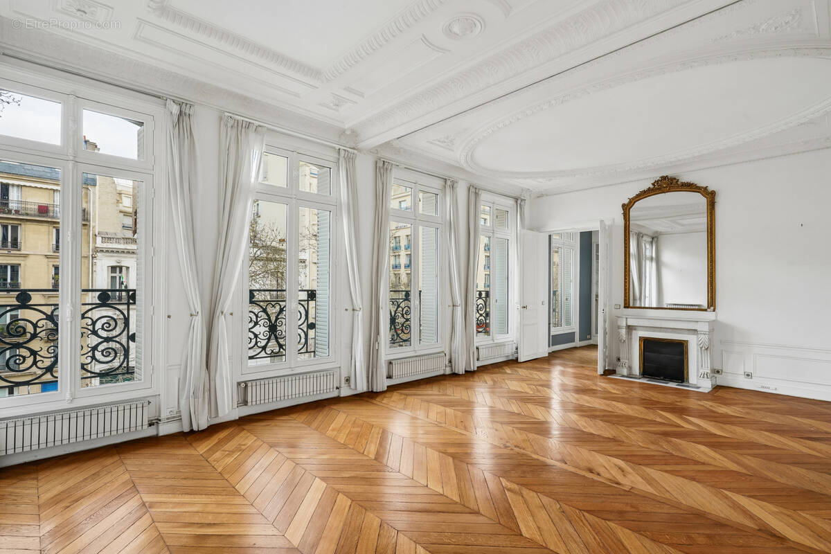 Appartement à PARIS-7E