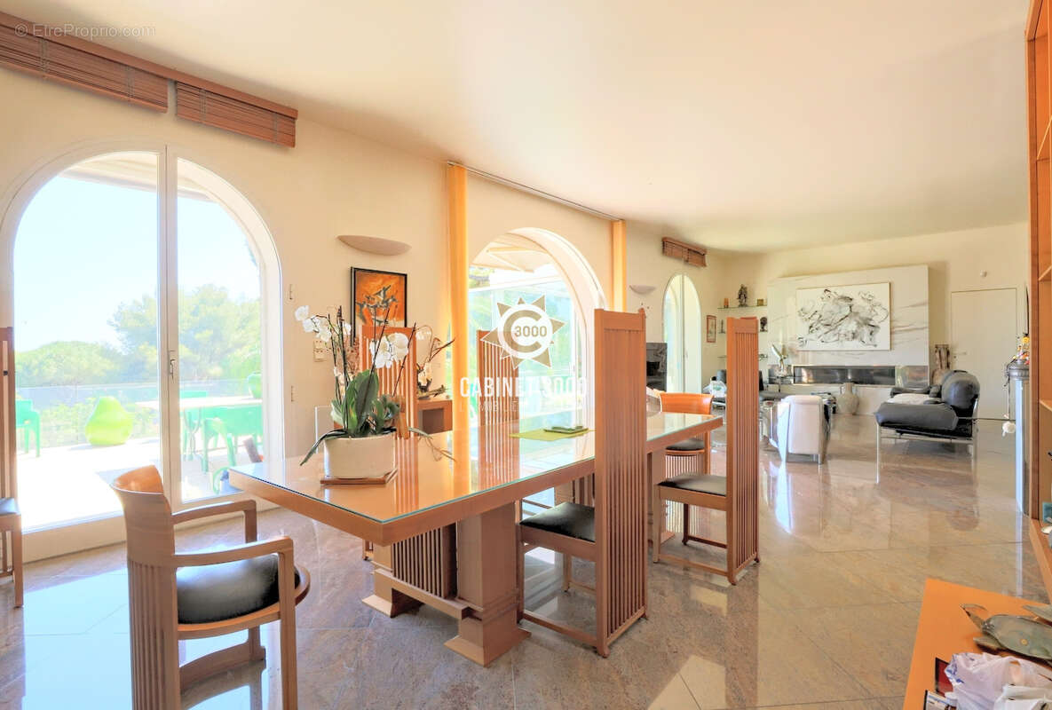 M2184 - SANARY SUR MER - Les Picotières - Maison T8 - Pisicne - Tennis - photo 9
