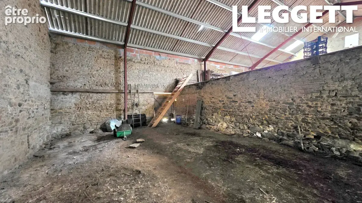 Fermette rénovée 4 chambres avec grandes granges, 2,4 ha et potentiel professionnel près de Saint-Christophe - photo 10