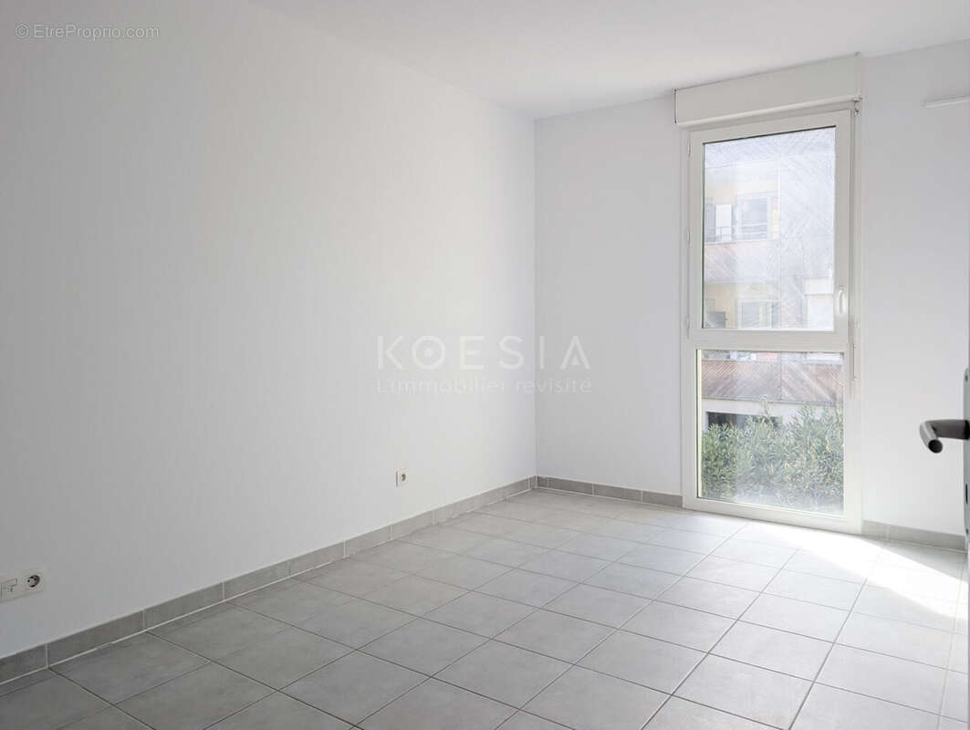 Chambre 1 - Appartement à CASTELNAU-LE-LEZ
