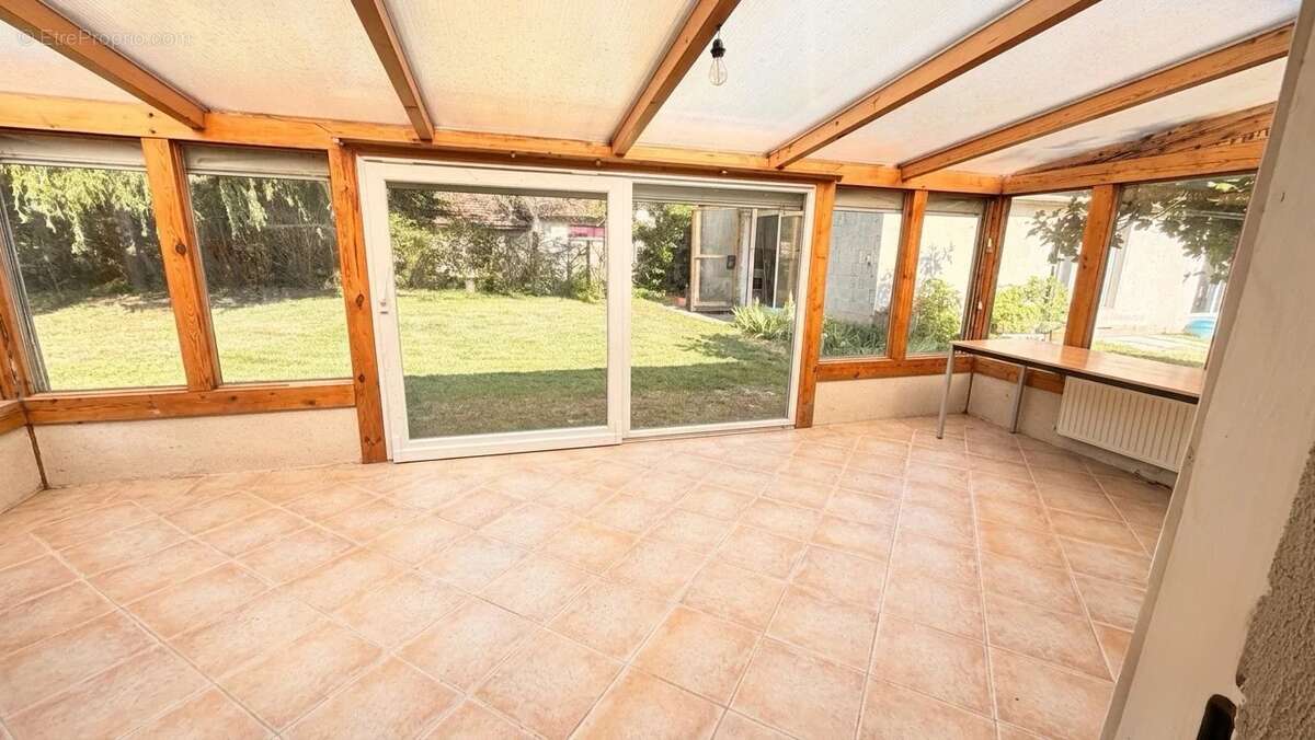 Ensemble immobilier : Maison 146 m2, maison annexe 50 m2, pi - photo 5