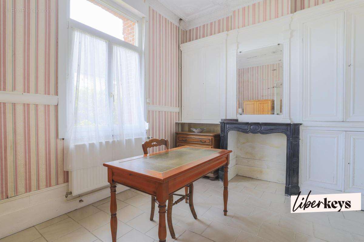 Maison familiale 158 m² – 3 chambres – Grand terrain 1 322 m² – Véranda – Bureau  – Parking – Pommereuil - photo 5