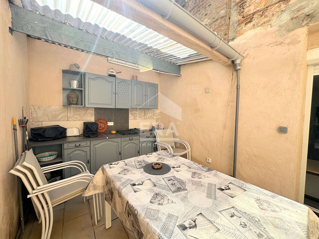 Maison à SAINT-LAURENT-DE-LA-SALANQUE