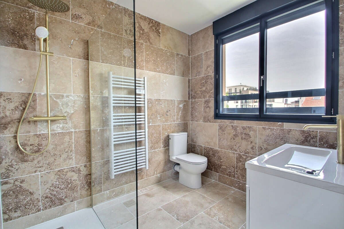 Maison 2025 - grand sejour - cinq chambres - joli jardin - garage et parking - photo 16