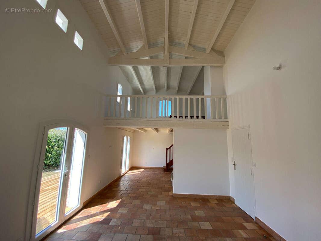 À 400 m de la plage - Maison de charme sur 1 000 m² de terrain - photo 7