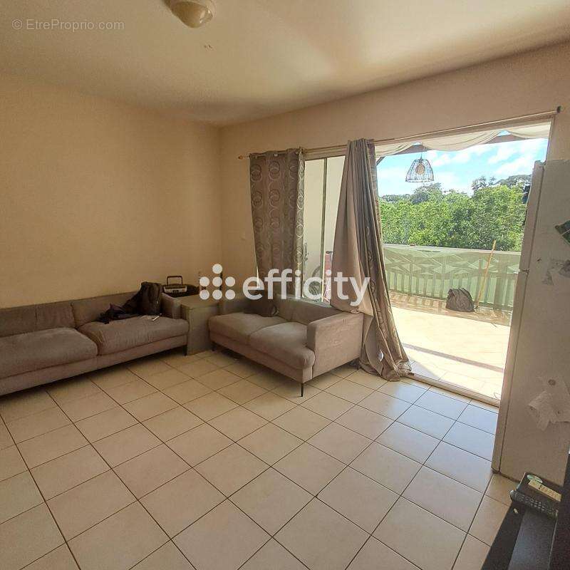Appartement à REMIRE-MONTJOLY