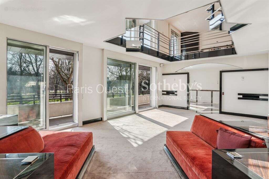 Appartement à NEUILLY-SUR-SEINE