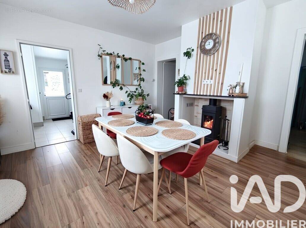 Photo 1 - Maison à REMAUGIES
