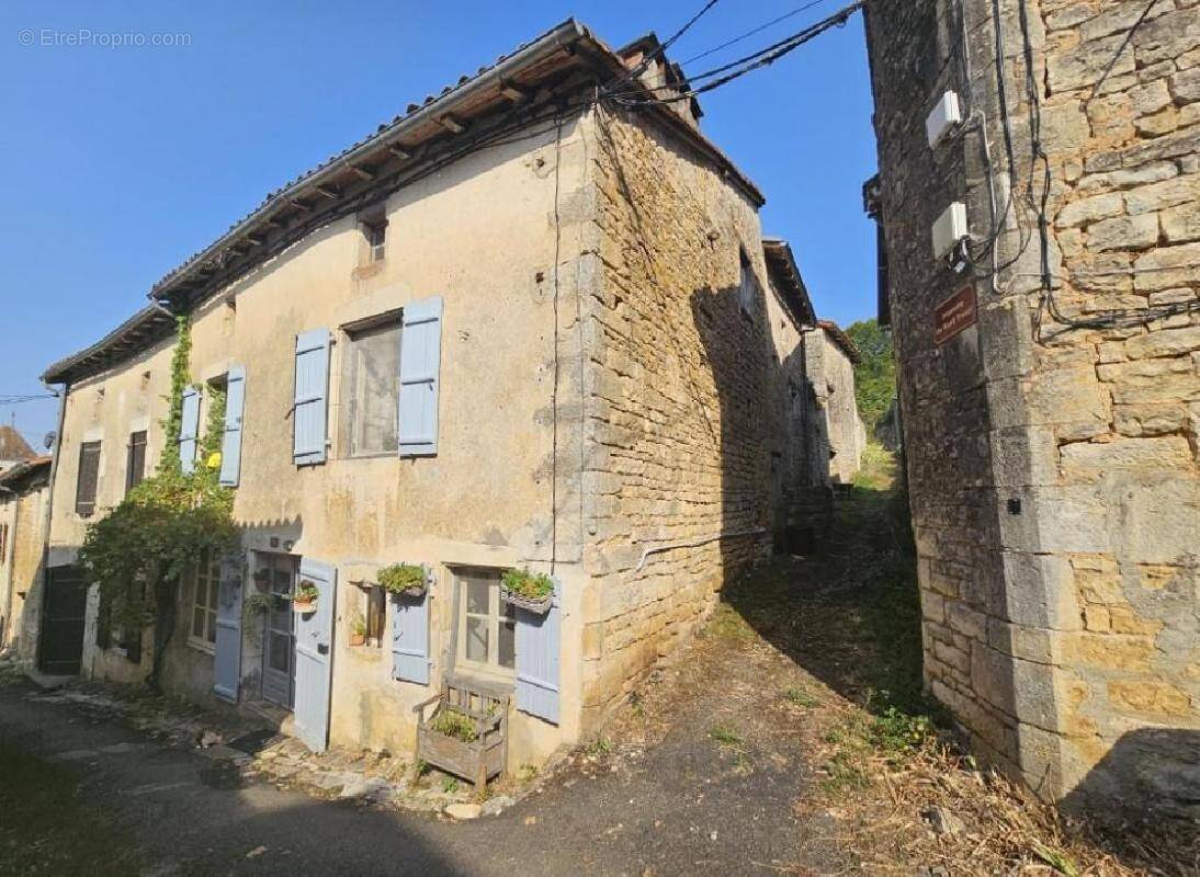 Maison à NANTEUIL-EN-VALLEE