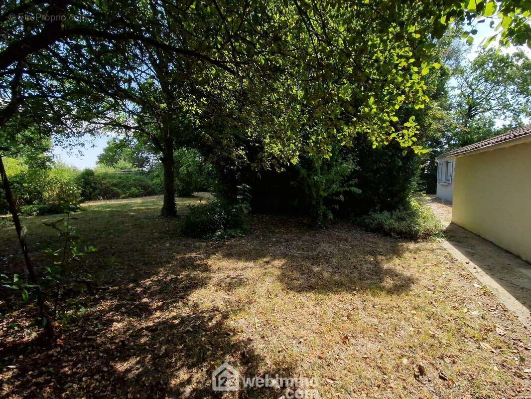 Maison 75 m² à Saint-Georges-De-Pointindoux  - photo 4