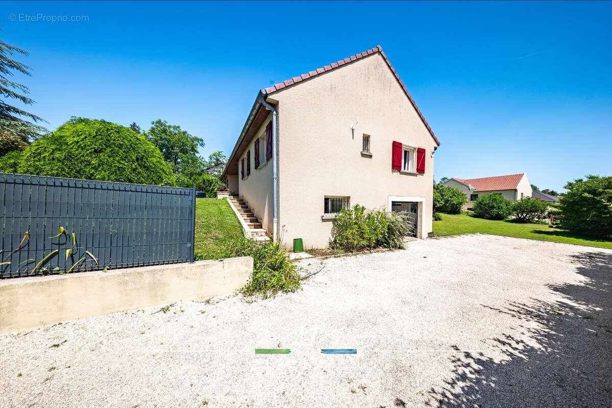 Maison à BELLENEUVE