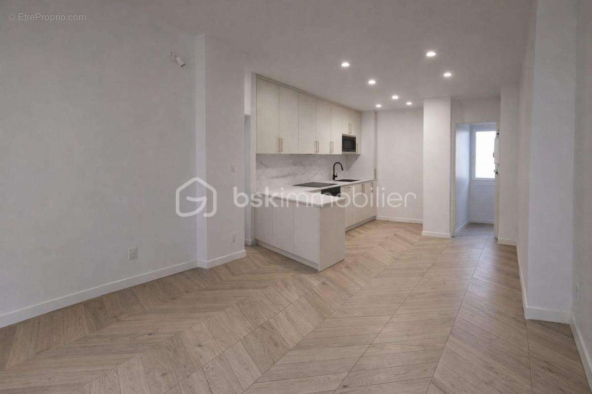 Appartement à PARIS-18E