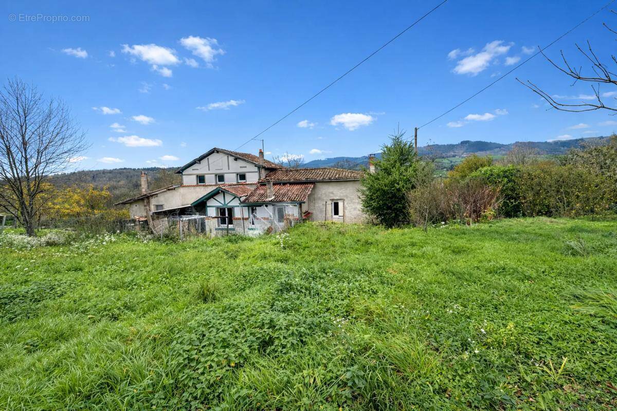 Maison à VOLLORE-VILLE