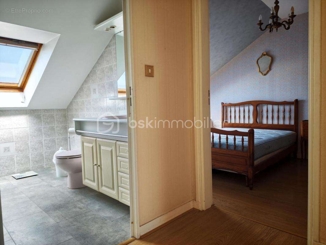 Duplex 75 m² – Garage, cave, ascenseur et chambre vue sur rade - photo 7