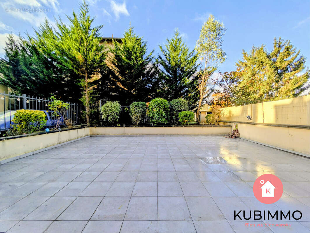 Appartement à VAUJOURS