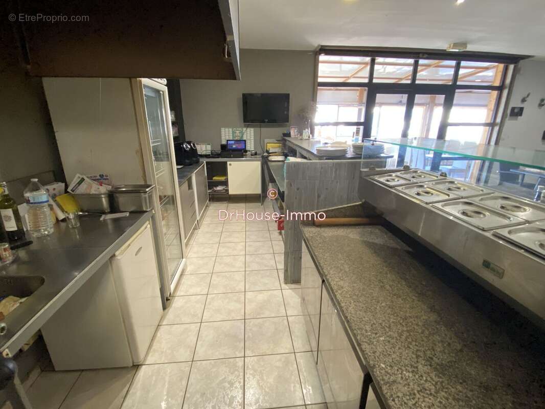 Commerce 96 m² à Aigues-Mortes  - photo 16