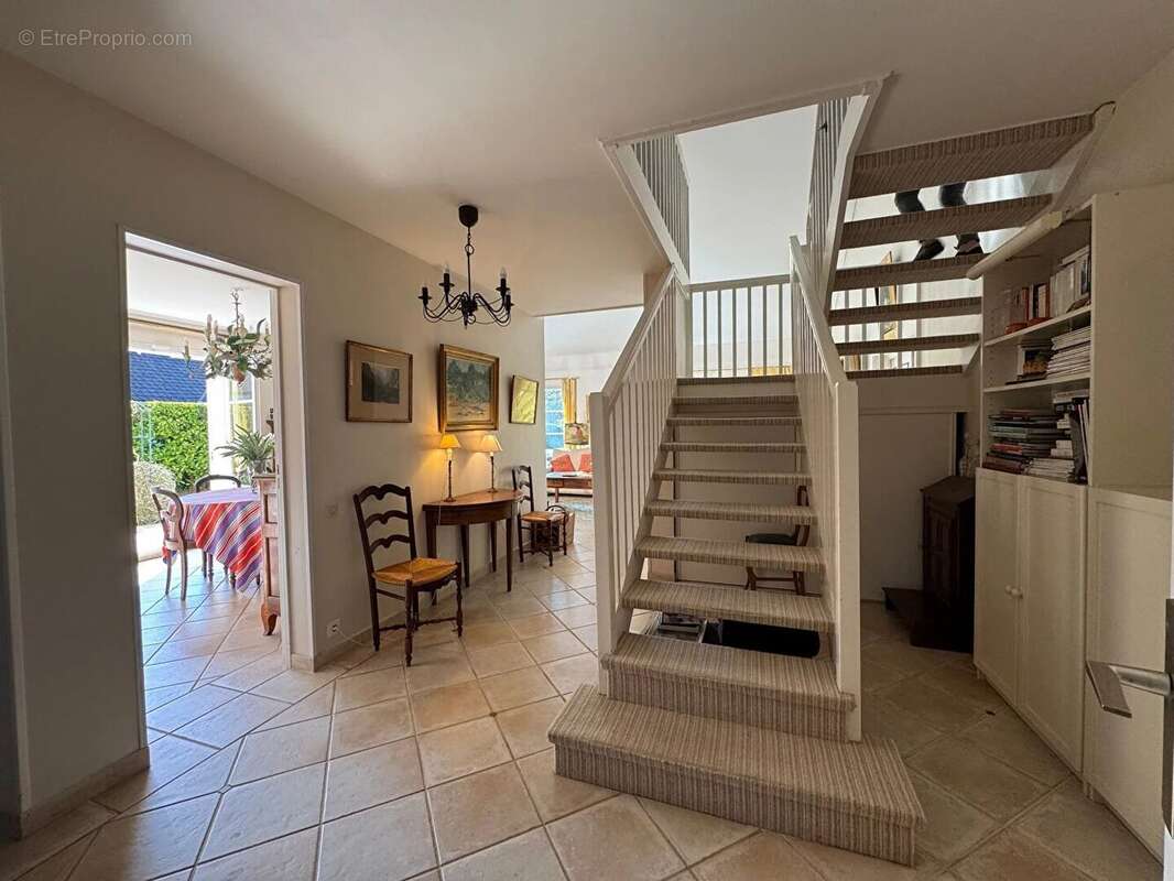 Maison à SAINT-NOM-LA-BRETECHE