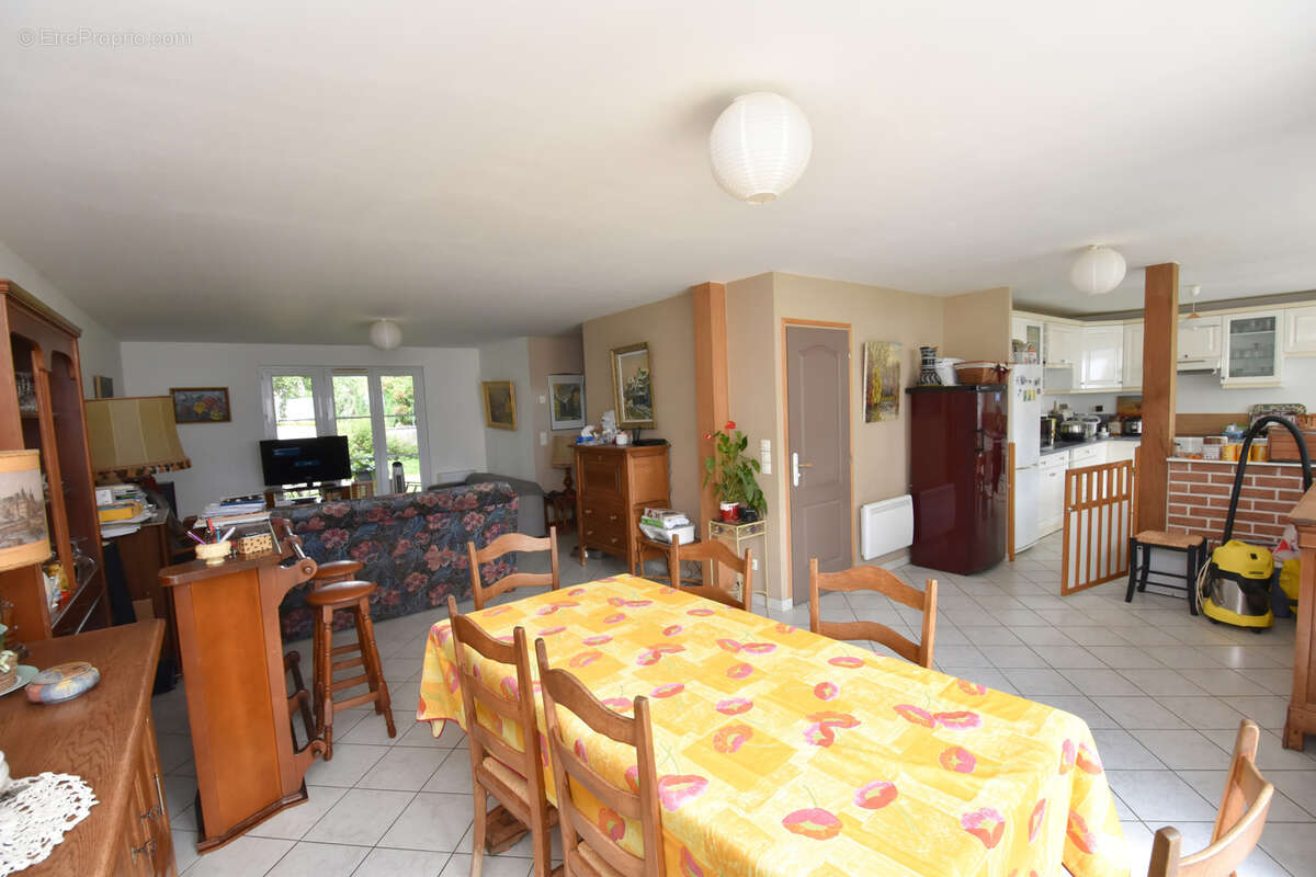 Maison à MOLLIENS-DREUIL