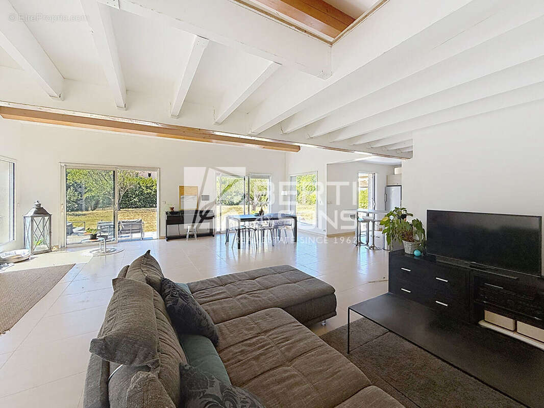 Maison à CHATEAUNEUF-GRASSE