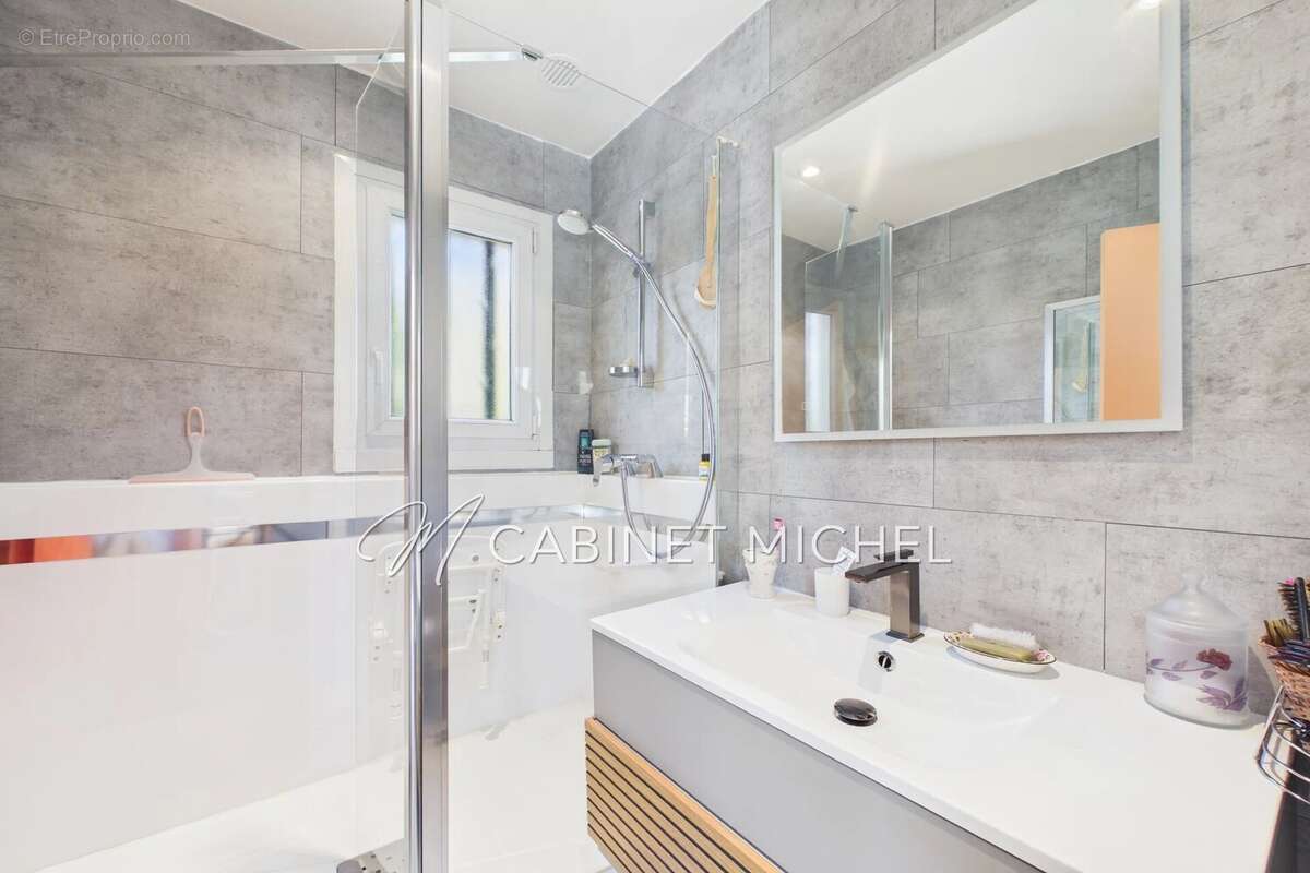 Appartement à ROQUEFORT-LES-PINS