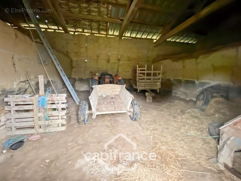 Maison à DOMMARTIN-LES-CUISEAUX