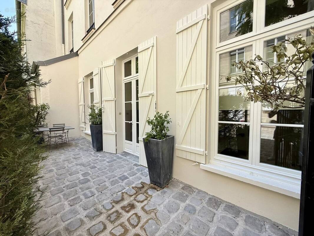 Appartement à PARIS-3E