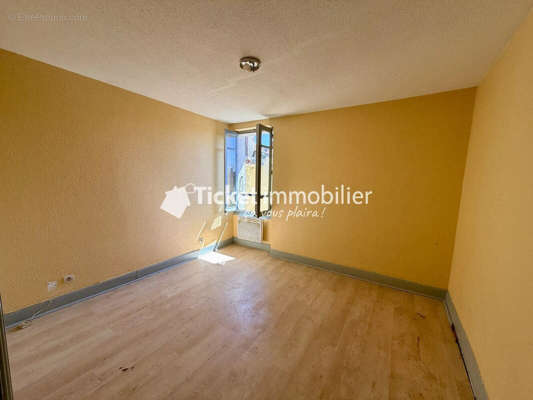 T3 à rénover – Centre-ville de Castres – 59 900 € - photo 5