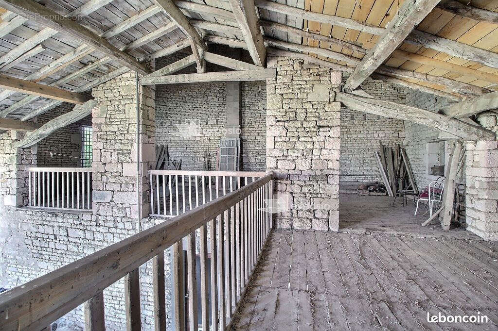 Magne centre maison pierres a finir de renover - photo 9