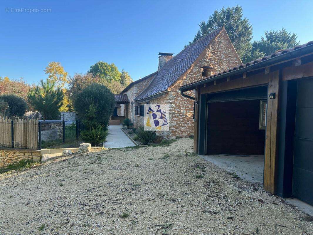 Maison à SAVIGNAC-LES-EGLISES