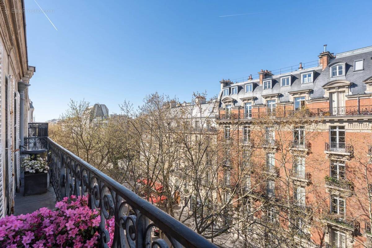 Appartement à PARIS-7E