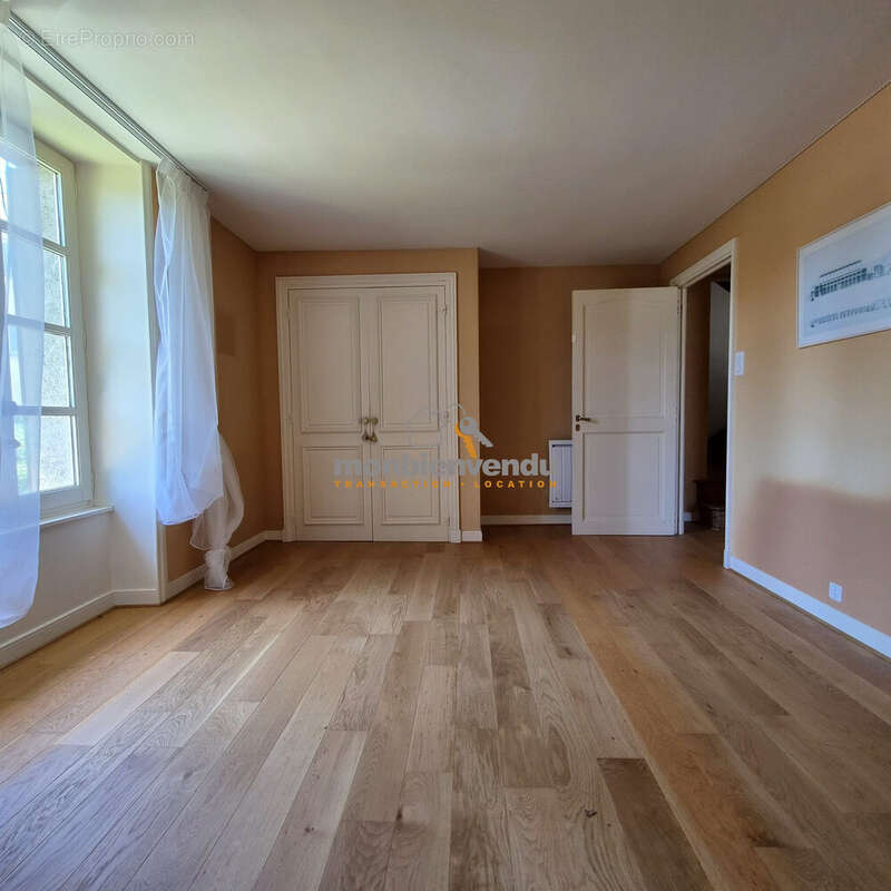 Maison 158 m² à Montsalvy  - photo 8