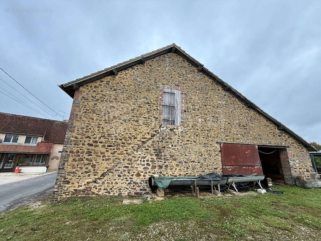 Maison à MOUTIERS-EN-PUISAYE