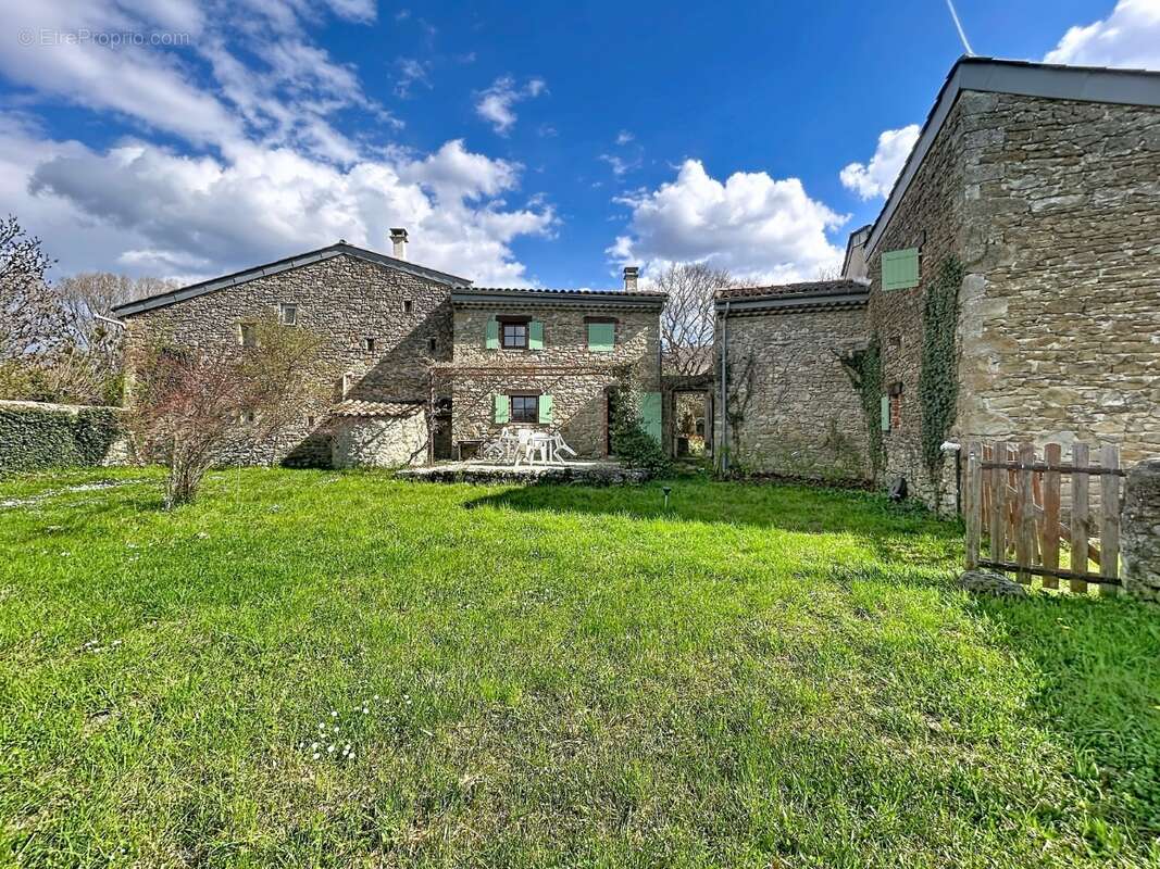 Maison à PONT-DE-BARRET