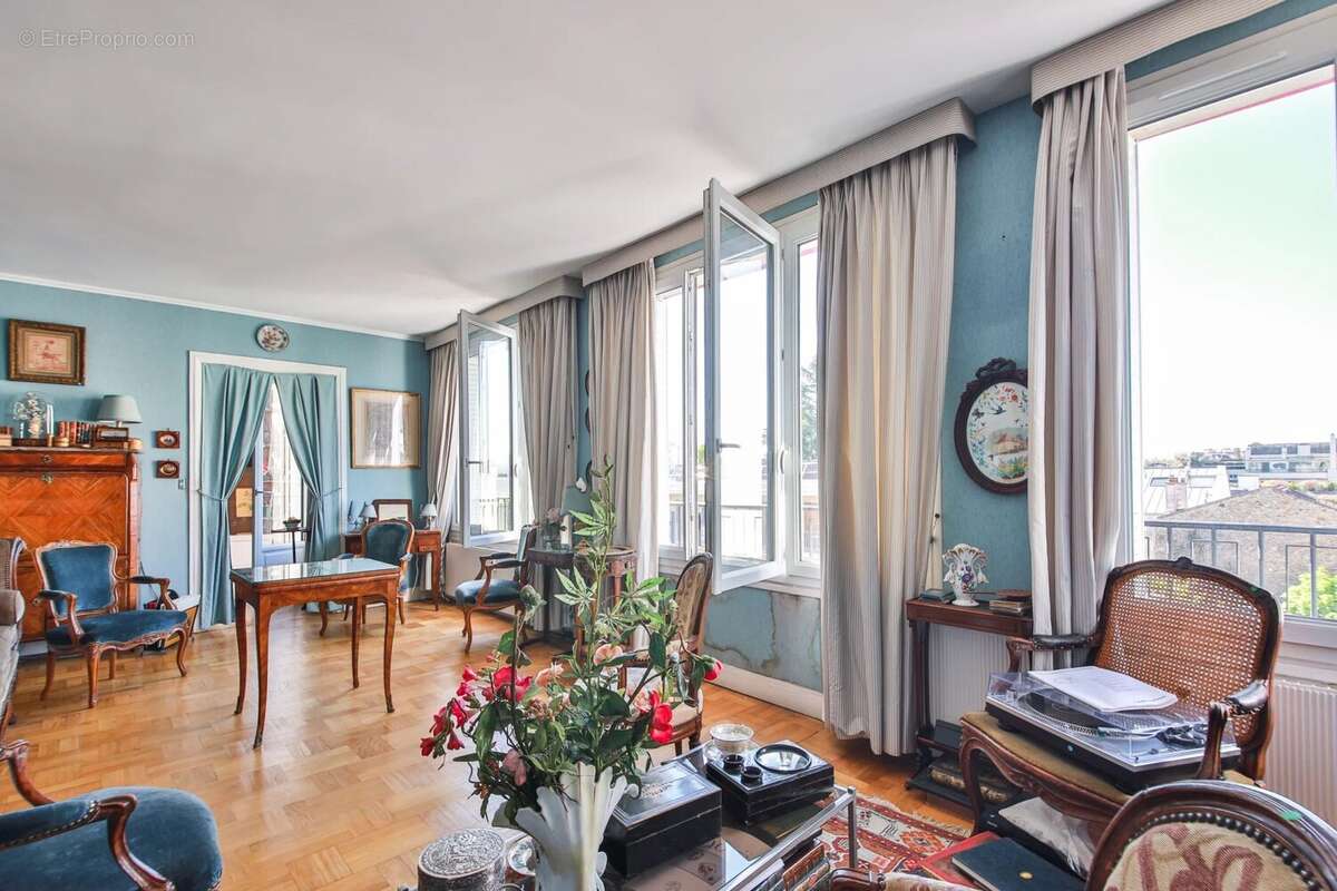 Appartement à NEUILLY-SUR-SEINE