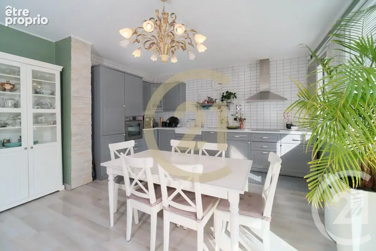 Appartement 97 m² à Lyon-8e  - photo 2