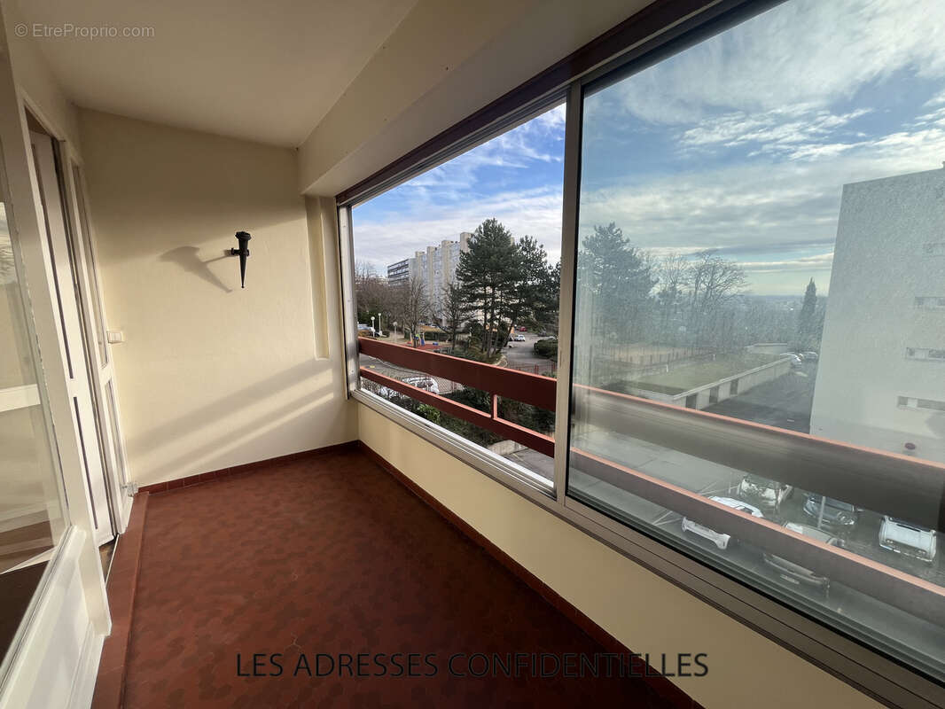 CALUIRE-ET-CUIRE - Grand appartement de 4 pièces de 96.53 m2 - Loggia -  Garage - Cave - photo 4