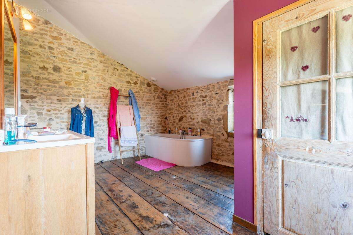 Maison à SAINT-GERMAIN-SUR-L&#039;ARBRESLE