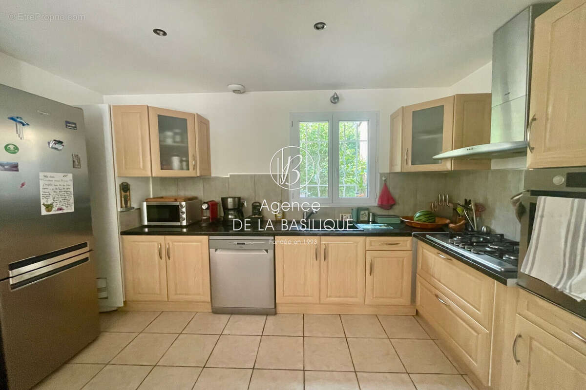 Maison 117 m² à Saint-Maximin-La-Sainte-Baume  - photo 6